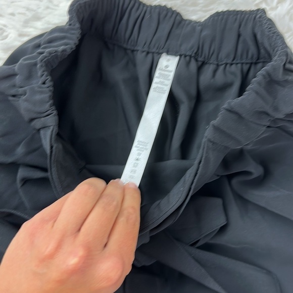 Lululemon Noir Short 5.5" Black - Picture 4 of 7